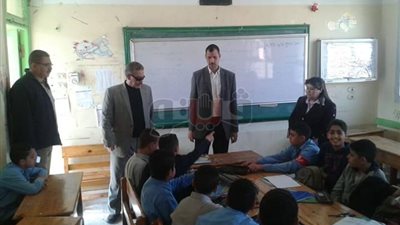مدير أمن «تعليم الغربية» يتابع تسكين طلاب الإعدادية بنين بـ«الحديثة بنات»