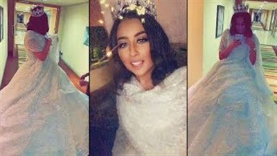 فنانة كويتية تتعرض لموقف محرج خلال عرض أزياء (فيديو)