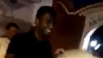 علي غزال في وصلة رقص نوبية بأسوان (فيديو)