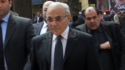 الفريق أحمد شفيق يصل مطار القاهرة