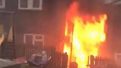 أسرة تجمع التبرعات لاحتراق منزلها في ساعة واحدة (صور)