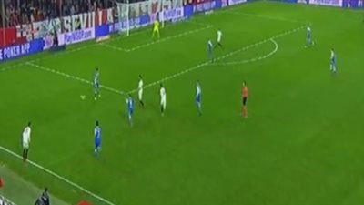 إشبيلية يتقدم بهدف أمام ديبورتيفو لاكورونا بالشوط الأول (فيديو)