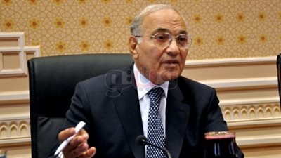 5 مشاهد من وصول الفريق أحمد شفيق لمطار القاهرة