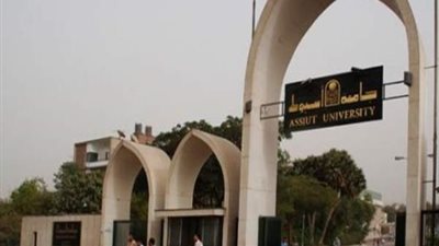 جامعة أسيوط تمنح 37 درجة دكتوراه و69 درجة ماجستير
