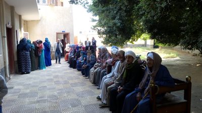 كبار السن في مقدمة طوابير «100 مليون صحة» ببني سويف (صور)