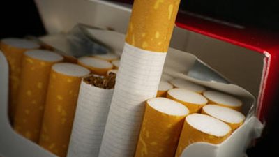 11 صنف سجائر لن تتأثر أسعارها بتحرير الدولار الجمركي