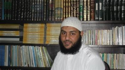 داعية سلفي يستنكر رفع المصاحف في دعوات الجبهة السلفية