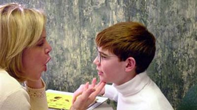 اكتشفي مشاكل النطق عند طفلك.. وطرق علاجها