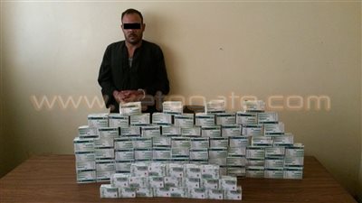 بالصورة.. ضبط عاطل بحوزته 10 آلاف قرص مخدر بأطفيح