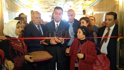 «من الدبكة للكوفية» دياب اللوح يفتتح السوق الخيري الفلسطيني