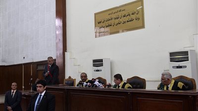 محكمة «اقتحام السجون» تعيد إعلان مبارك للشهادة في 26 ديسمبر