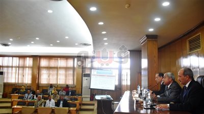 البيئة تدعم أسوان بـ 20 مفرمة لمخلفات النخيل (صور)