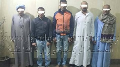 ضبط 5 أشخاص لاتهامهم بالتنقيب عن الآثار بالمنطقة الأثرية بسقارة