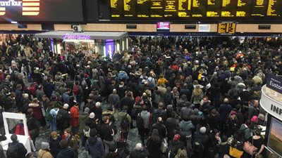 فوضى في بريطانيا بعد توقف القطارات من وإلى لندن (صور)