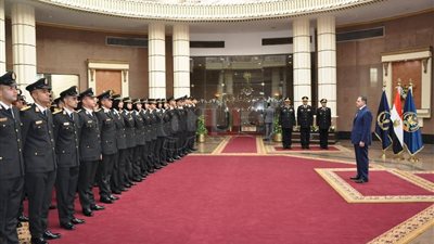 وزير الداخلية يشهد حفل تخريج دفعة من الضباط المتخصصين