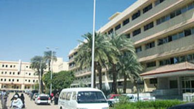 أزمة بين «أسوان الجامعي» و«كيرسيرفس».. «عمال النظافة» ينسحبون من المستشفى بسبب تأخر صرف مستحقاتهم.. نصف مليون جنيه سبب الخلاف..الإدارة تتجاهل دفع المديونية.. وتراكم أكوام