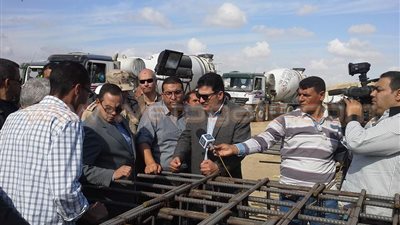 بالصور.. وزير الري في جولة بالإسماعيلية وشمال سيناء.. إطلاق المياه في ترعة السلام بالكامل خلال عامين وتطهير «الأمل».. 80 ألف فدان جاهز للطرح بشمال سيناء.. والإرهاب لن يمنع التنمية