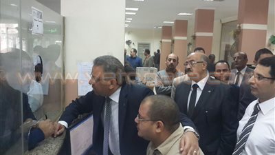 بالصور.. رئيس هيئة البريد يتفقد مكاتب القليوبية