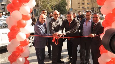 «توفيق محمد» تفتتح صالة عرض لسيارات MG بالمعادي بحضور قيادات المنصور