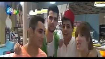 بالفيديو.. متسابق مغربي بـ«ستار أكاديمي» ينسى نشيد وطنه