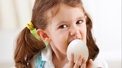 أسباب وأعراض الإصابة «حساسية البيض» لدى الأطفال