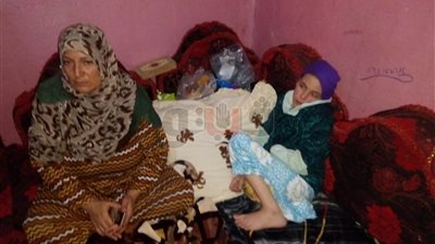 مأساة إنسانية في الشرقية.. هدى طفلة تعاني من السرطان والمستشفيات ترفض علاجها.. بتر كامل للطرف السفلي الأيمن.. والدتها: مستشفى 57357 طردتنا.. والدها مديون للجيران