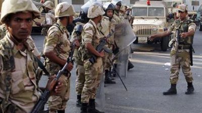 الجيش يدمر سيارة ميكروباص 