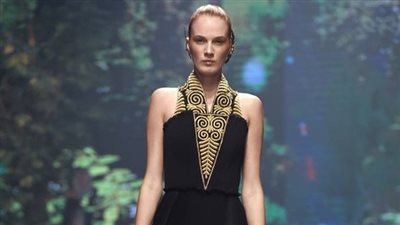مصممة أزياء تخطف الأنظار بتصميماتها العربية (صور)