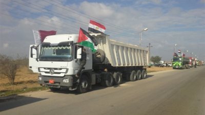 إدخال 14 شاحنة مواد بناء إلى قطاع غزة