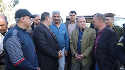 محافظ دمياط يتابع أعمال الرصف وحملات إزالة الإشغالات (صور)