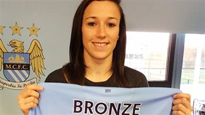 مانشستر سيتي يضم لوسي برونز