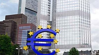 «المركزي الأوربي»: هجمات باريس تهدد التعافي الهش لمنطقة اليورو