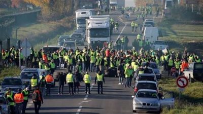 مقتل عجوز اختناقا بالغاز المسيل للدموع في فرنسا