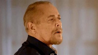 محمود عبد العزيز يبكي أثناء حديثه عن مصر في «معكم»