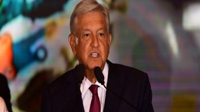 الرئيس المكسيكي يعلن بيع طائرة الرئاسة في مزاد علني