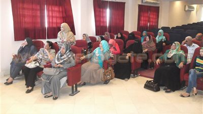 بالصور.. مؤتمر لمناقشة أهمية دور المرأة في توعية المجتمع بالقصير