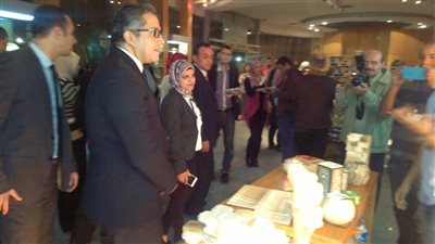 وزير الآثار يزور معرض التراث المقام بالمتحف المصري