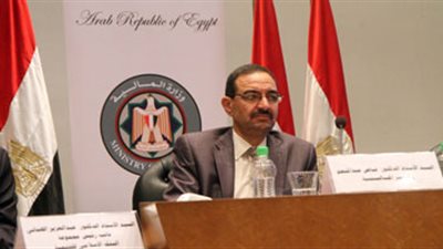 وزير المالية يكرم أحمد كجوك مستشاره الاقتصادي