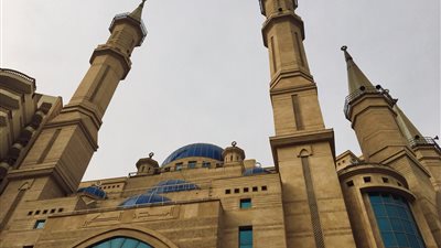 «في حضرة العشوائيات».. حكاية بناء «المسجد الكبير» بعزبة النخل (فيديو وصور)