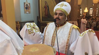 35 صورة ترصد رسم 3 كهنة جدد بمطرانية الأقباط الأرثوذكس بقنا
