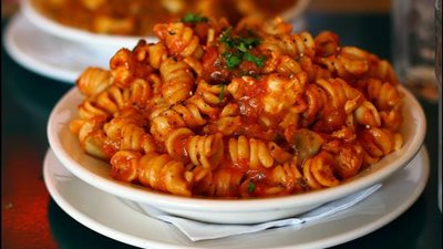 مكرونة بالفراخ والهوت صوص من مطبخ الشيف أيمن العطار