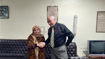 رئيس مدينة طوخ يستقبل السيدة المتعدى عليها