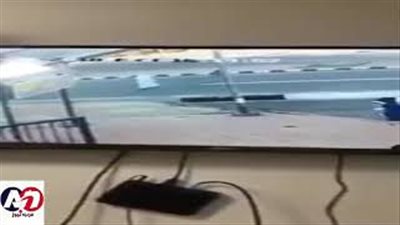 نهاية مفجعة لأب حاول إنقاذ طفله من حادث دهس (فيديو)