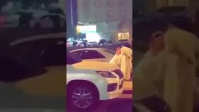 قتل رجل احتجز صبيا داخل فندق للهروب من الشرطة ( فيديو)