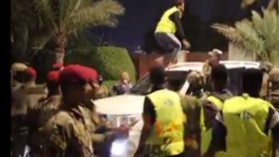 متظاهرون يقتحمون مقر إقامة وزيري المالية والعمل بالعراق (فيديو)