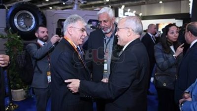 العصار يستقبل رواد جناح الإنتاج الحربي بمعرض «إيدكس» (صور)