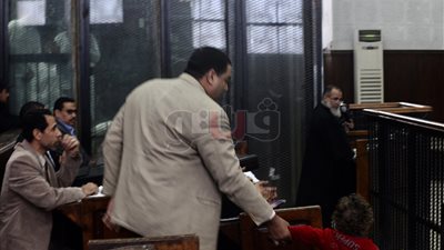 قاضي «داعش الوراق» يسمح بلقاء طفل لوالده داخل القفص