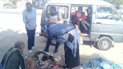«تضامن الإسكندرية» تنقل عجوزا مشردا لمستشفى المعمورة للطب النفسي (صور)