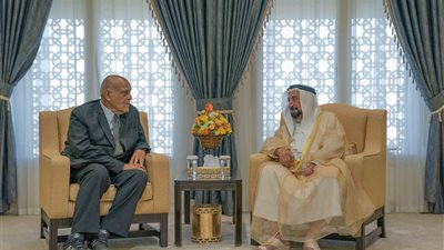 حاكم الشارقة يبحث مع الدكتور مجدي يعقوب دعم مركز أسوان للقلب