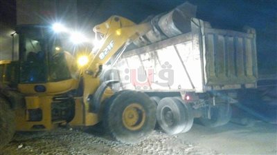 رفع المخلفات أسفل دائري المريوطية وتطهير جانبي الترعة (صور)